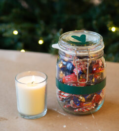 Kerstknutsel - een glazen pot beschilderen